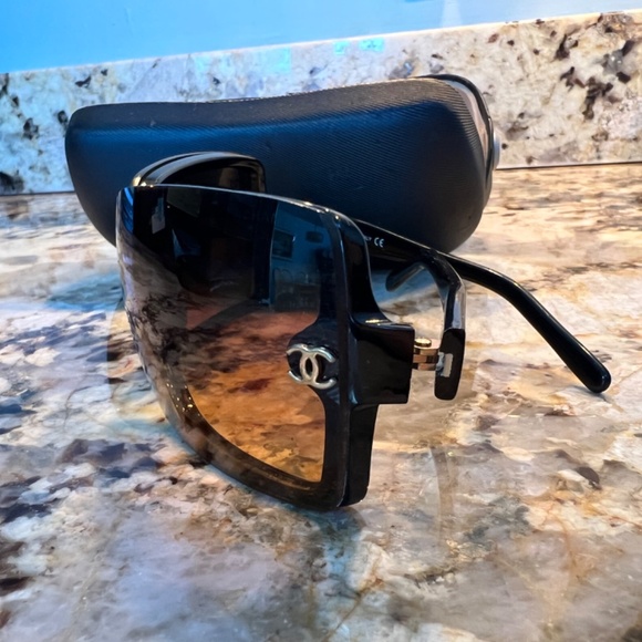 Authentic Chanel Sunglasses 5065 - Picture 2 of 11